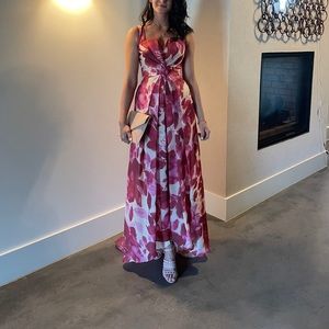 Stunning Carmen Marc Volvo Dress - size 4 (but fits size 6)